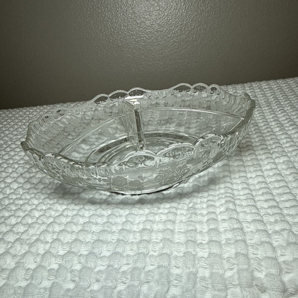 Vtg Cambridge Rose Point Etched Glass Divided Dish/Relish Dish W/ Scalloped Edge - Picture 6 of 11